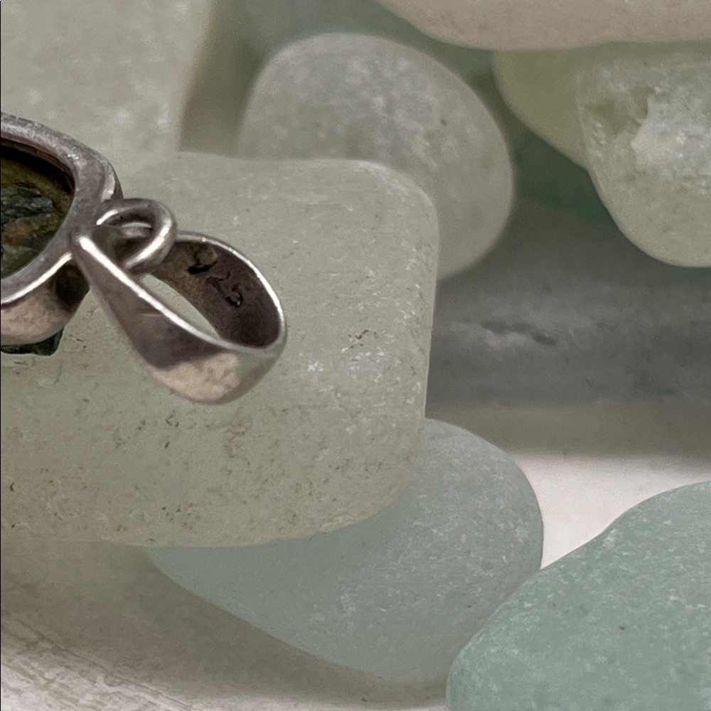 Raw MOLDAVITE Pendant - Picture 7 of 7